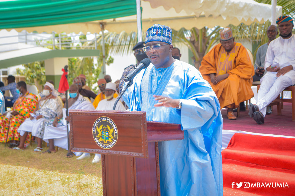 Dr  Bawumia  donates an amount of GH¢60,000 to the families of persons who were shot dead in Zakoli