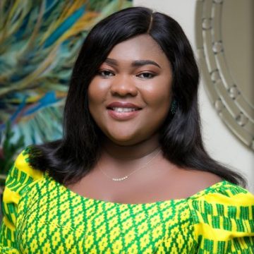 La Nkwantanang Madina MCE confers with resident of Teiman.