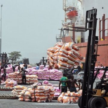 Importers, exporters warn of looming food shortages over withdrawal of FX support