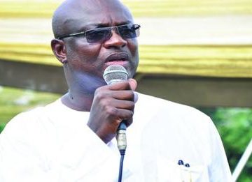 Kojo Bonsu picks forms same day as Mahama