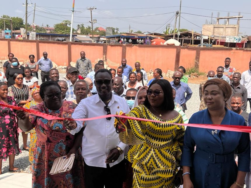 LANMMA MCE Commissions adolescent reproductive center