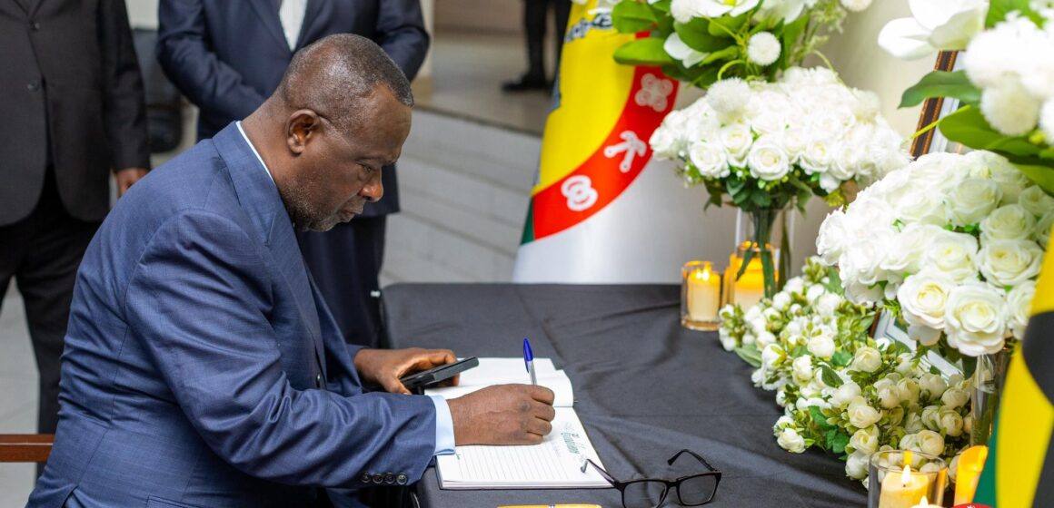 Ag. Chief Justice Signs Book of Condolence in Honour of Helicopter Crash Victims