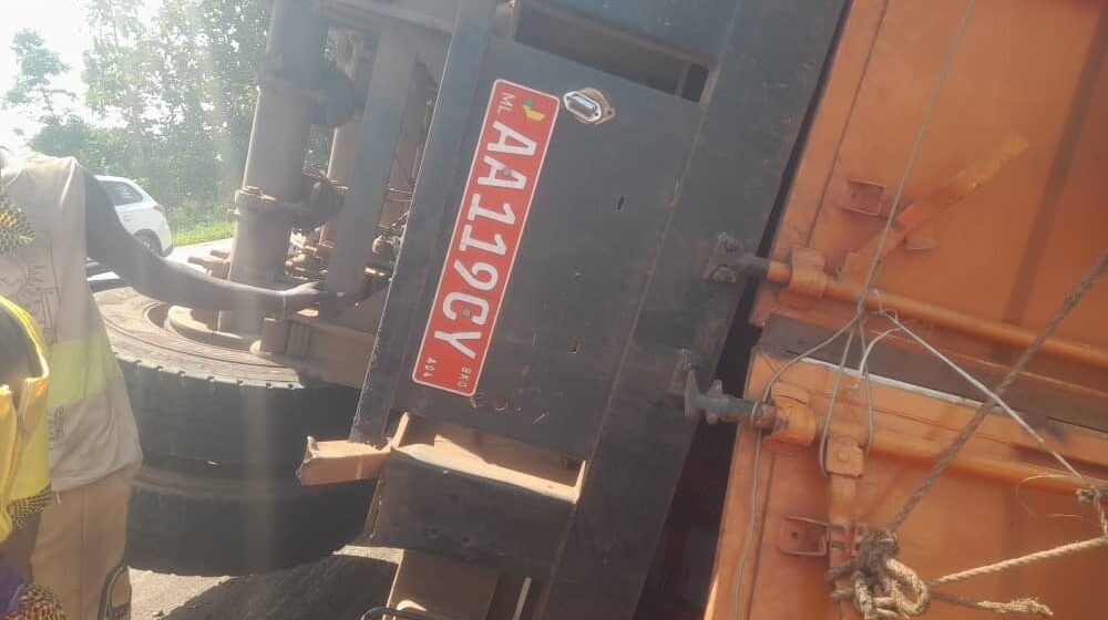 Three Arrested for Looting Cargo After Highway Accident