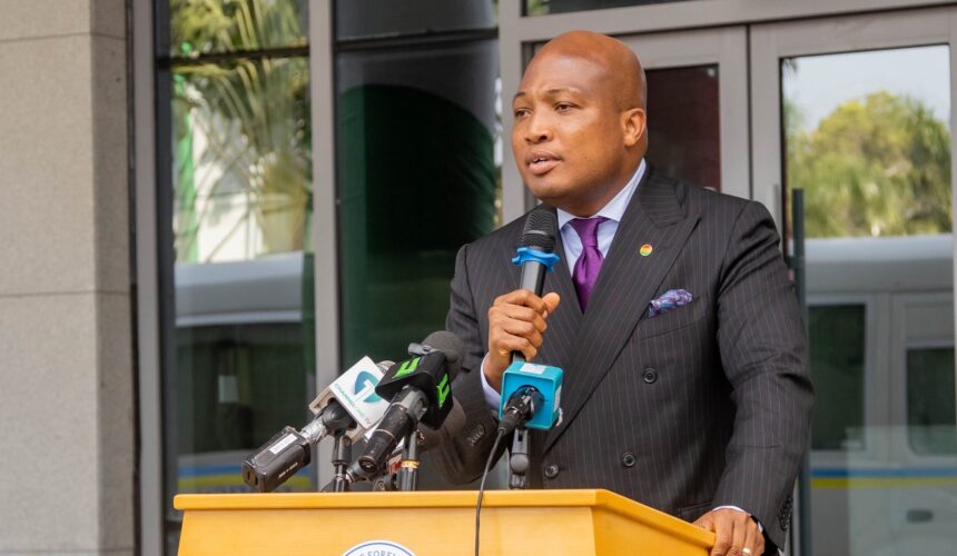Foreign Minister Presents Buses to Boost Staff Welfare