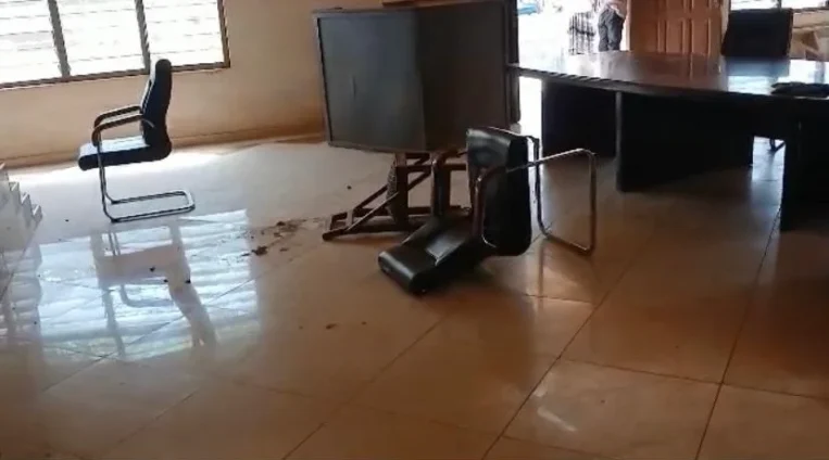 Police Restore Calm After Violent Mob Attack on Kwame Danso District Court Police Restore Calm After Violent Mob Attack on Kwame Danso District Court