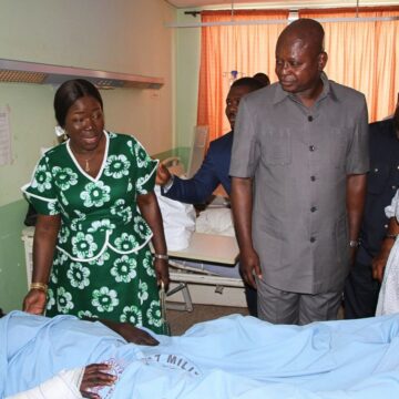 Trade & Transport Ministers Visit Injured Tomato Traders, Pledge Boost in Local Production