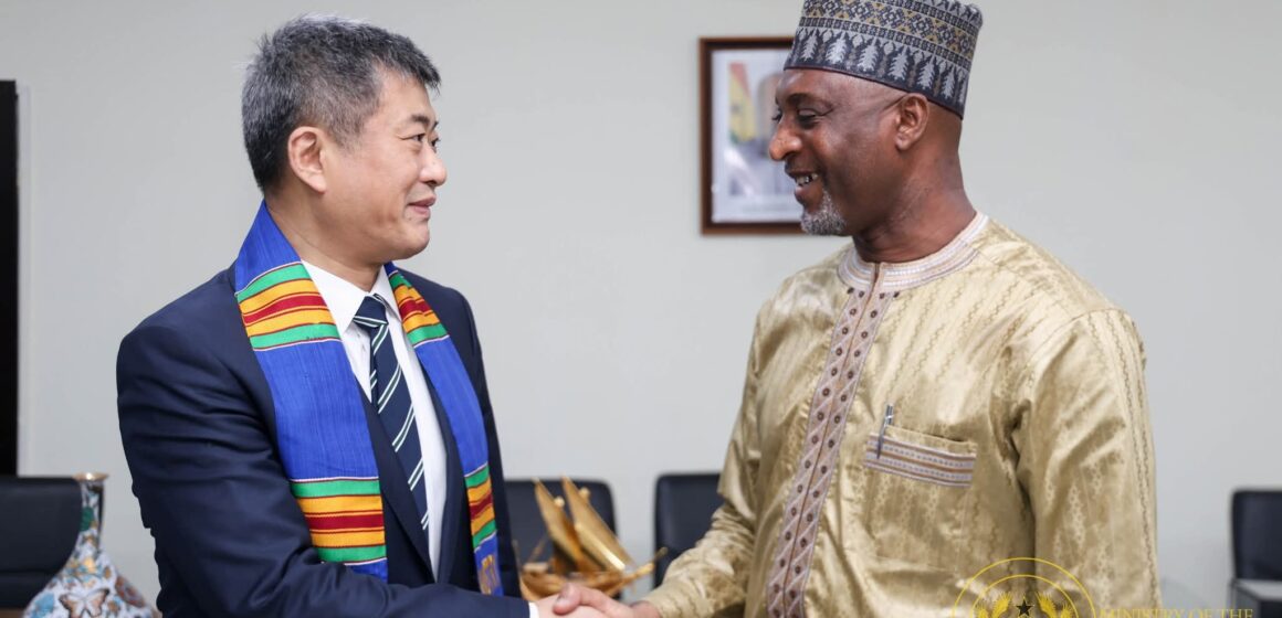 Interior Minister Receives New Chinese Ambassador