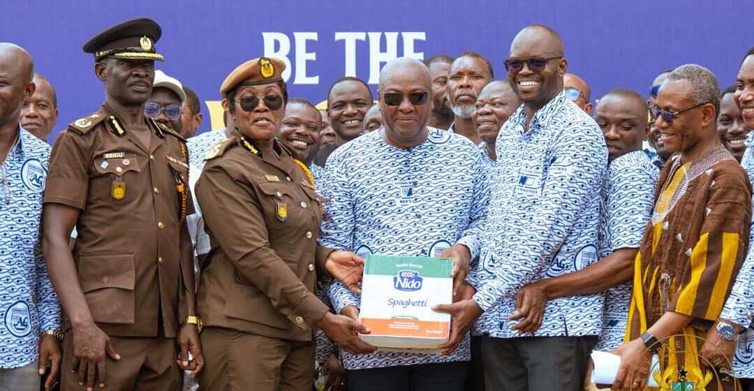 Nsawam Prison Inmates Receive Fellowship, Food Aid from Mahama and Church Ministry