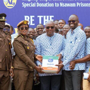Nsawam Prison Inmates Receive Fellowship, Food Aid from Mahama and Church Ministry