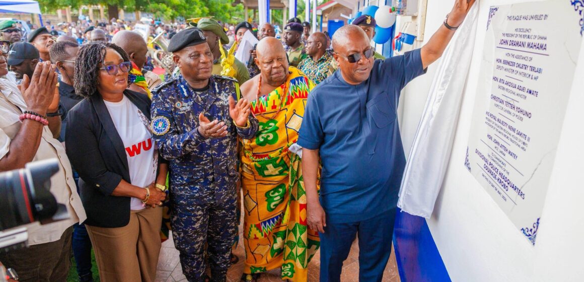 President Commends Police Leadership for Crime-Fighting Efforts