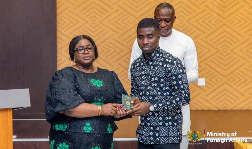 Ministry of Foreign Affairs Presents First Batch of Replacement Passports to Flood Victims Ministry of Foreign Affairs Presents First Batch of Replacement Passports to Flood Victims