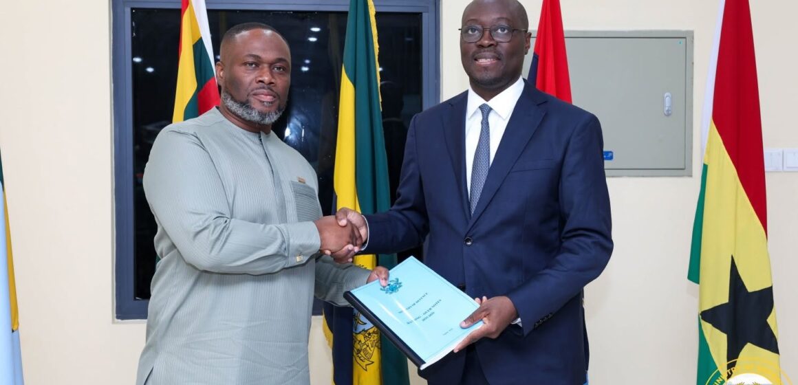 Acting Defence Minister Hands Over to New Minister