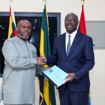 Acting Defence Minister Hands Over to New Minister